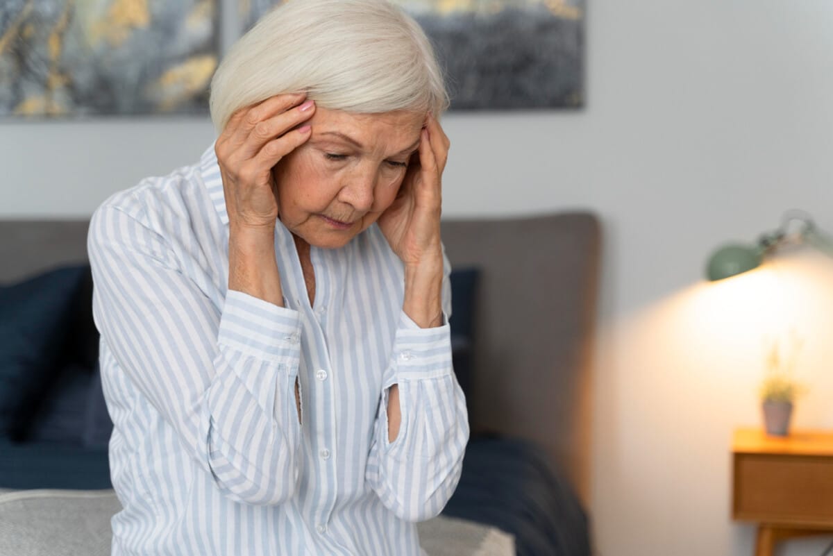lonely woman confronting alzheimer disease