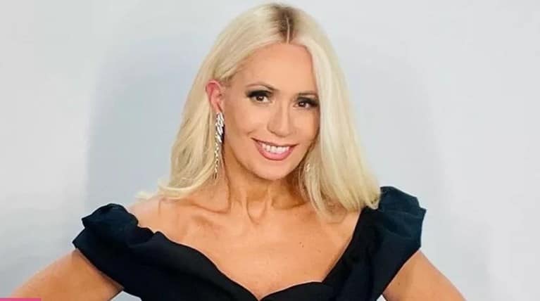 Στο νοσοκομείο η Μαρία Μπακοδήμου – Το μήνυμα για το κόκκινο κραγιόν