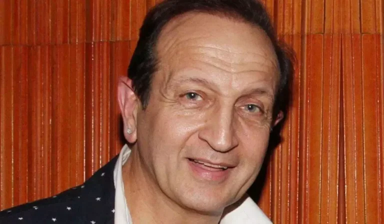 Σπύρος Μπιμπίλας: «Δεν υπάρχει ημέρα που να μην κάνω καθαρισμό προσώπου και να μην βάλω κρέμες»