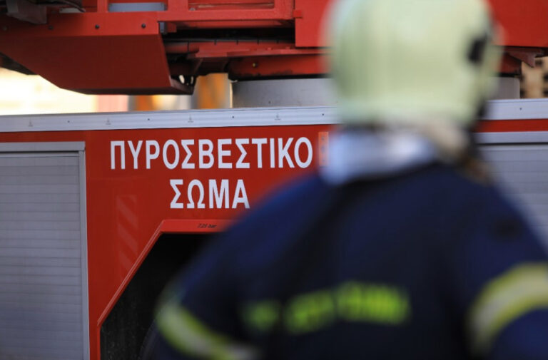 Φωτιά σε ξενοδοχείο στη Λιοσίων – Νεκpός βρέθηκε 40χρονος μέσα σε δωμάτιο
