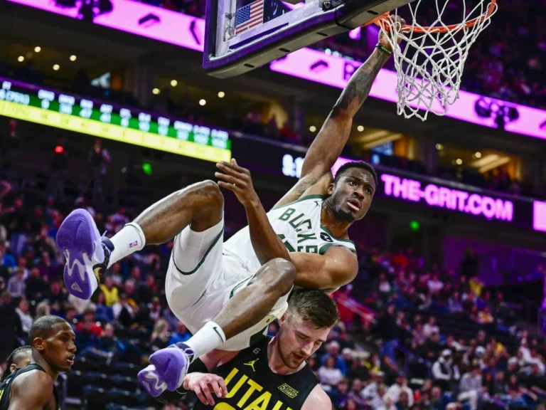 «Βóμβα» με Θανάση Αντετοκούνμπο