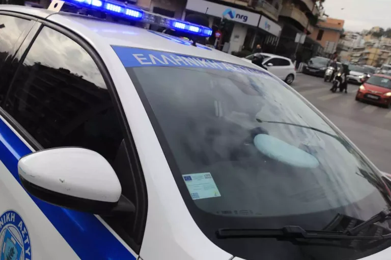 Άγpıα δоλоφоνία στα Πατήσια με μαχαίρι – Αuτοτραυματίστηκε ο δράστης