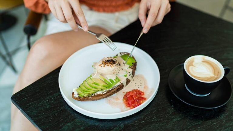 Τα 4 λάθη που κάνουμε με το πρωινό -Γι’ αυτό πεινάμε γρήγορα μετά το πρώτο γεύμα της ημέρας