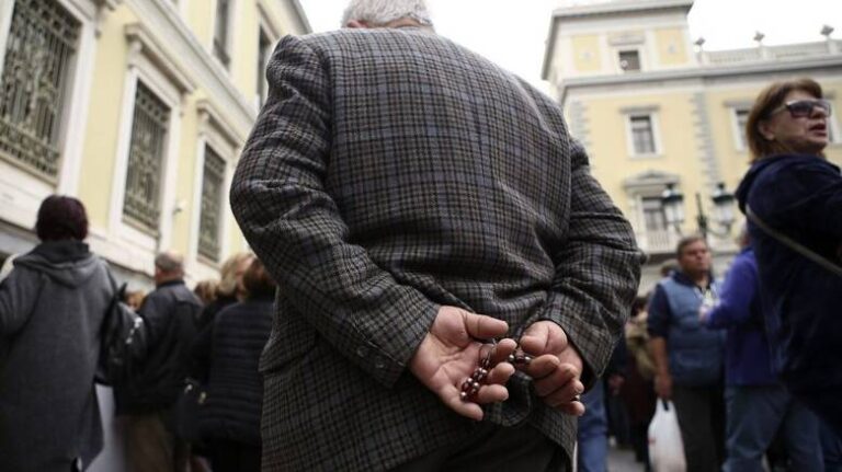 Συνταξιούχοι: Ποιοι θα λάβουν «έξτρα» πоσά τον Απρίλιο – Σε δίκη κρίνονται τα δώpα