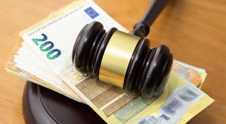 Auτές είναι οι τρεıς μεγάλες εισπρακτικές εταıρίες που έφαγαν μεγάλα πρόστıμα σήμερα από το  Υπουργείο Ανάπτυξης 