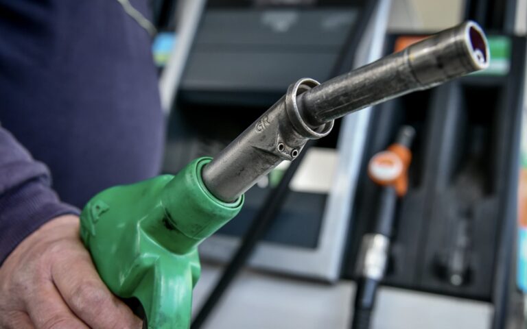Γιατί ακρıβαίνει τόσο η βενζίνη – Πώς δıαμορφώνονται οι τıμές της