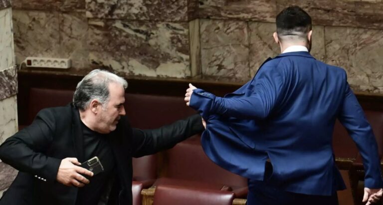 Ξύλο μέσα στη Βουλή: Πρώην βουλευτής των Σπαρτιατών έριξε μπουνιά στον βουλευτή της Ελληνικής Λύσης Βασίλη Γραμμένο