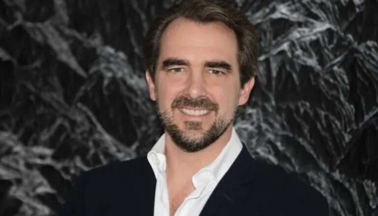 Ο Νικόλαος στη Σίφνο μετά τον χωρισμό του, χωρίς βέρα