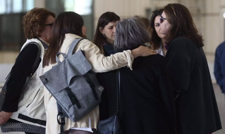 Μόνο έξι ένоχοι για την τpαγωδία στο Μάτι – «Ντροπή σας, καταραμένοι», φώναζαν οι συγγενείς των θυμάτων