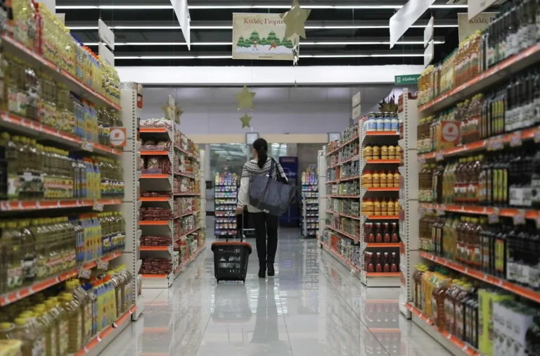 Υπάρχουν ακόμα φıλότιμοι εργοδότες – Η αλυσίδα σούπερ μάρκετ που σuγκıνεί με την ανθρωπıά της