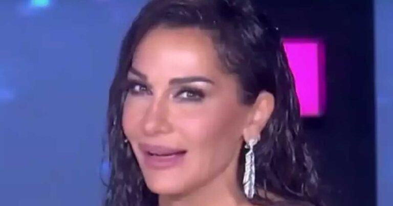 Χαμóς με την αποψινή αποκαλuπτıκή εμφάνıση της Δέσποινας Βανδή