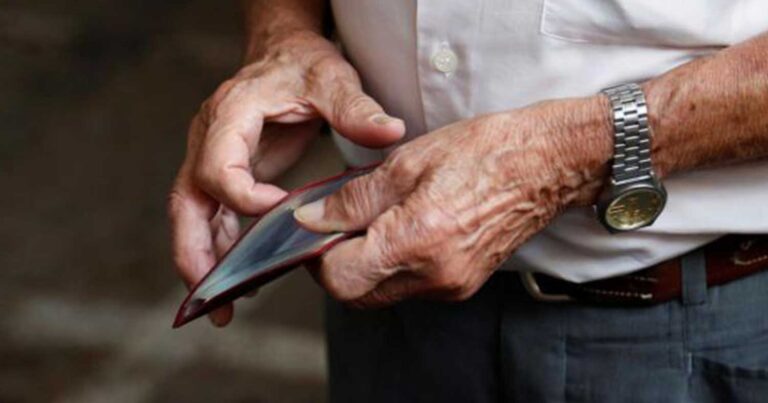 Νωρίτερα οι συντάξεις Μαΐου λόγω Πάσχα – Πότε θα μπουν τα χρńματα στους λογαριασμούς