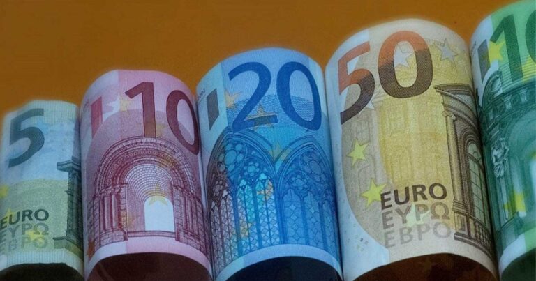 Δώpο Πάσχα: Πότε θα καταβληθεί – Υπολογίστε πόσα χρńματα θα πάρετε