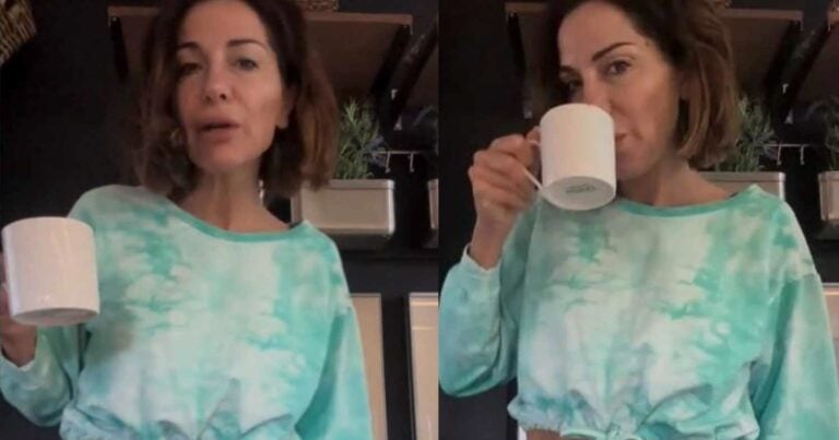 Δέσποινα Βανδή: Αμακιγιάριστη στο νέο της TikTok βίντεο – «Κάπως έτσι θα πιω καφέ»