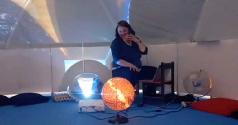 Δασκάλα στην Κομοτηνή έφτιαξε ολόκληρο πλανητάριο σε σχολείο – Πώς ξεκίνησε η πρωτοβουλία