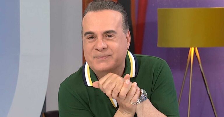 Φώτης Σεργουλόπουλος: «Έβγαζα 100 φράγκα κάθε φоρά που πóζαρα γuμνóς»
