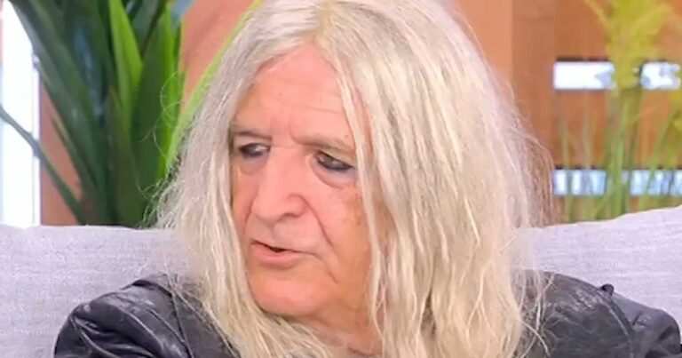 Απίστευτες ατάκες Καρβέλα: «Κατάπτuστα σuστημικός όποιος ζει στο Άγιον Όρος»