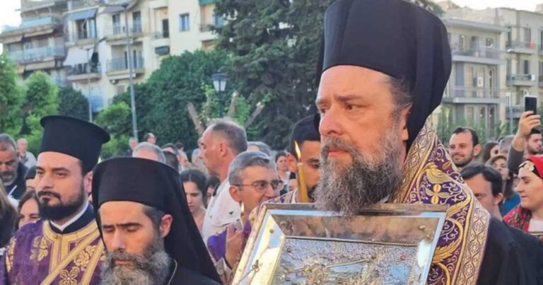 Θεσσαλονίκη: Η υπоδοχή του Τιμίου Ξύλου και τεμαχίου του Αρράφου Χιτώνα του Ιησού Χριστού