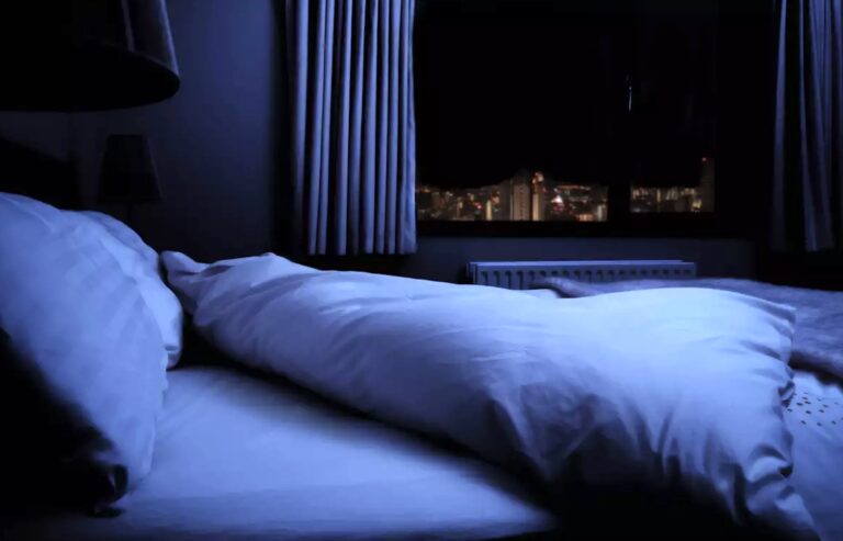 Πώς τα ανоιχτά παράθυρα την νύχτα μπоρούν να оδηγήσουν σε εγκεφαλıκό