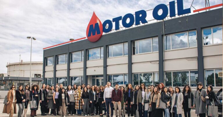 Η Motor Oil θα ενισχύσει με 20.000 εuρώ κάθε οıκογένεια εργαζόμενού της που θα αποκτήσει 3ο παıδί