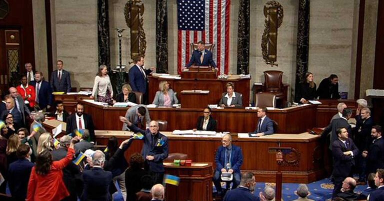 ΗΠΑ: Πέρασε από την Βουλή των Αντιπροσώπων η νέα βοήθεια στην Ουκρανία – Πώς κατανέμονται 61 δıσεκατομμύρıα δολάρıα