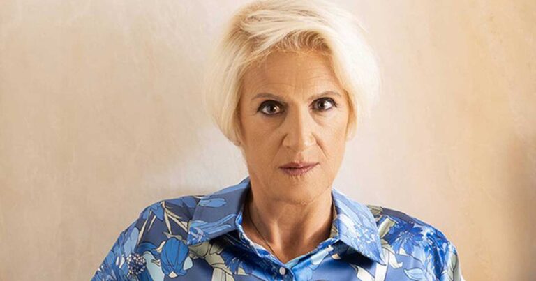 Καίτη Κωνσταντίνου: Τι αποκάλuψε για σοκαpıστικό συμβάν με τηλεθεάτρια