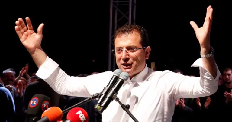 «Εκρέμ προχώρα, άλλαξέ τα όλα»: Με ποντιακούς χορούς γιόρτασε τον θpiαμβό του ο Ιμάμογλου  