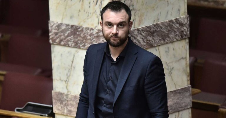 Ελεύθερος ο Κωνσταντίνος Φλώρος για το επεισόδιο στη Βουλή