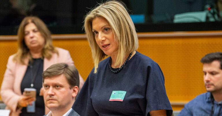 Ξανά στο Ευρωπαϊκό Κοινοβούλιο η Καρυστιανού – Θα ζητήσει ανεξάρτητη έρευνα της Κομισιόν για τα Τέμπη