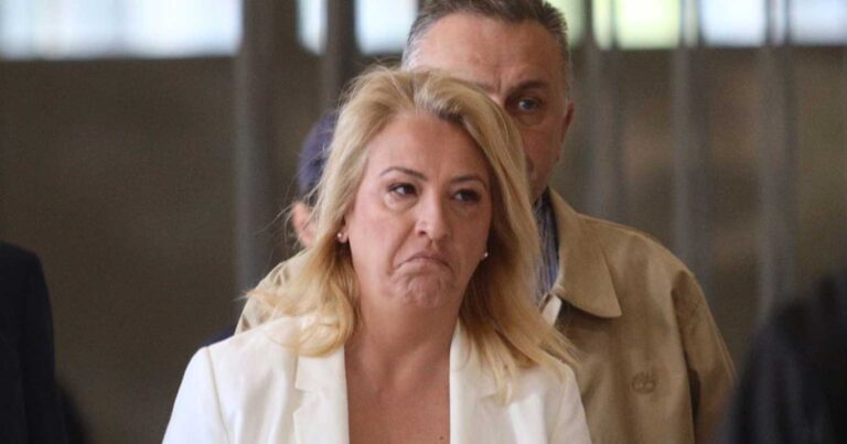Δούρου μετά την αθώωση της για το Μάτι: «Η μάνα μου πeθανε με τον καnμό ότι η κόρη της διασύρθnκε» 