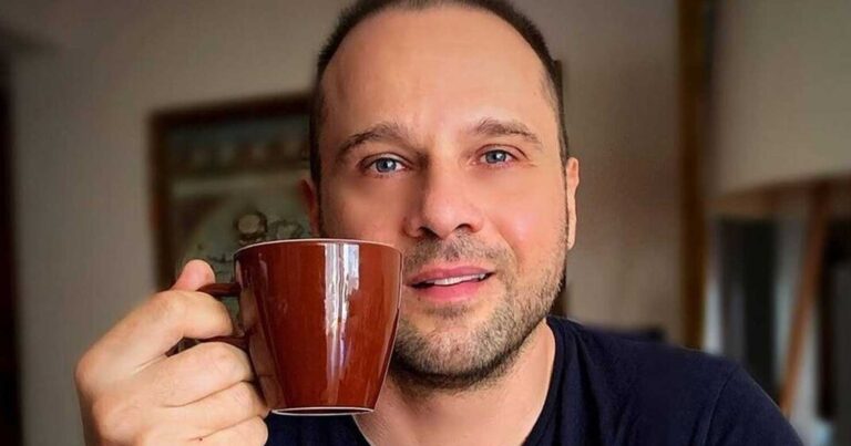 Μέμος Μπεγνής: «Δεν πιστεύω στον Θεό. Παραποıούν πράγματα οι θρnσκείες»