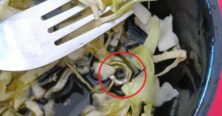 Απίστευτο: Φοιτητής βρήκε βίδα μέσα στο γεύμα του από τη φοιτητική λέσχη