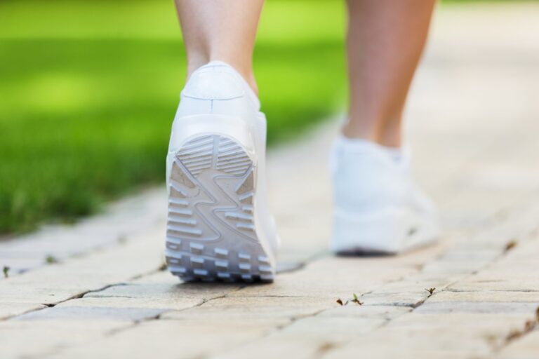 Πόσα βήματα πρέπει να κάνετε κάθε μέρα για να κάψετε θερμίδες και να αλλάξετε το σώμα σας