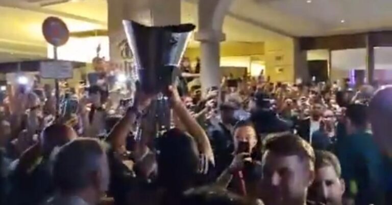 Πανζουρλισμός και αποθέωση στο ξενοδοχείο του «επτάστερου» Παναθηναϊκού