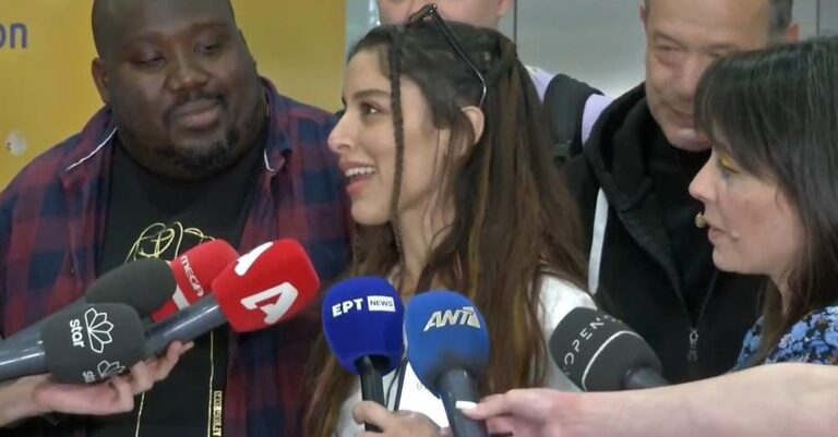 Eurovision: Χαμογελαστή και ευδιάθετη επέστρεψε στην Αθήνα η Μαρίνα Σάττι – Πώς σχολίασε την εμφάνισή της