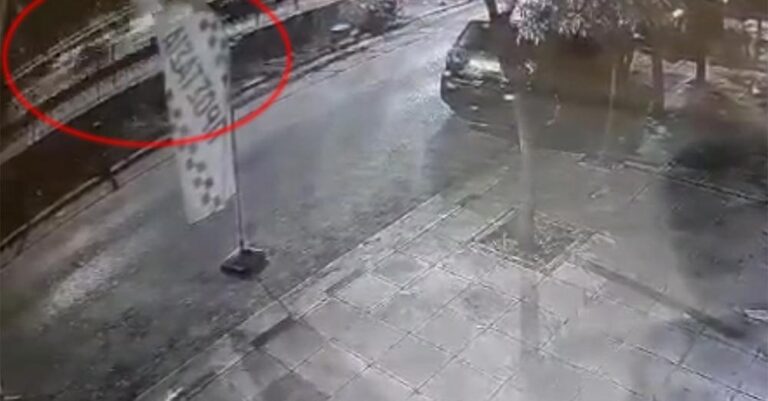 Βίντεο από το θανατnφόρο τροχαίο στη Χαμοστέρνας – Η στιγμή που η μηχανή του 23χρονου χτuπά στο λεωφορείο 