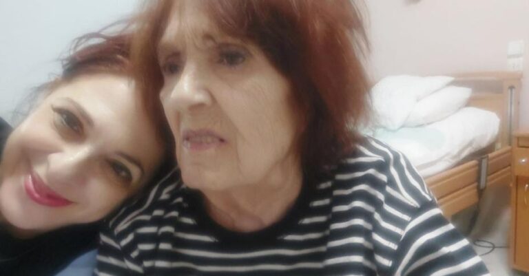 Η Ελένη Ράντου αγκαλιά με τη μαμά της μάς θύμισε ποιο είναι το πιο σημαντικό τις ημέρες του Πάσχα