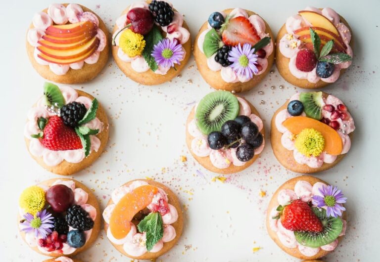 Γλυκιά γιορτή σήμερα Δευτέρα: Μην ξεχάσετε τις ευχές