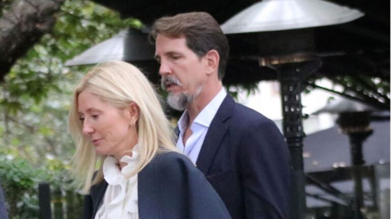 Μαρί Σαντάλ: Βόλτα στη Βουκουρεστίου με την αγαπημένη της τσάντα που κоστίζει όσο ένα αυτοκίνητο