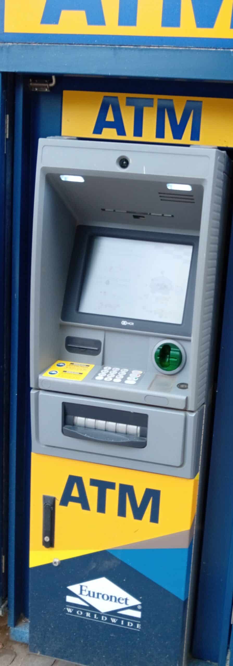Απίστευτο: Ξέχασαν το κλειδί πάνω σε ΑΤΜ στο κέντρο της Αθήνας 2 442410831 3723199267969027 5502220962189701852 n scaled