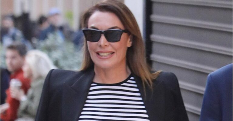 Τατιάνα Στεφανίδου: Ο εκκεντρικός συνδυασμός με μαρινιέρα και φλοράλ που κανονικά δεν ταιριάζουν μεταξύ τους