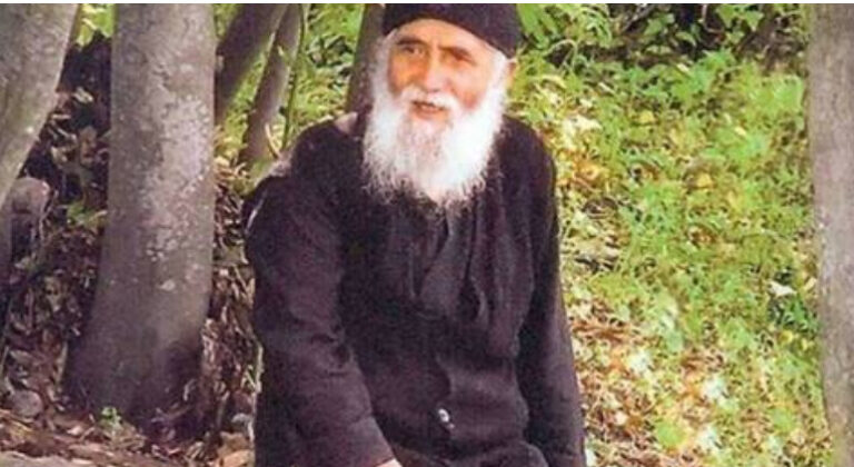 Ρώτησαν τον Άγιο Παΐσιο και είπε : Ο κόσμος θα σβήσει όταν