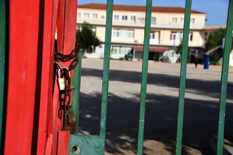 Έριξαν κροτίδες σε καθηγήτρια σε γυμνάσιο