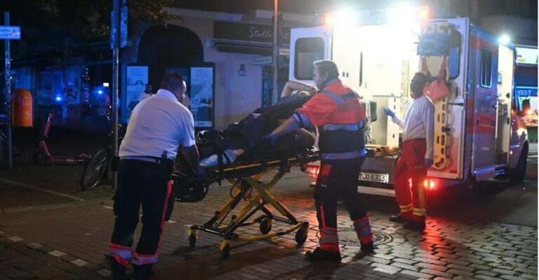 «Πολεμικό σκηνικό» στο Βερολίνο: Με ρόπαλα και γκλομπ η άγρια συμπλοκή οπαδών Ολυμπιακού και Παναθηναϊκού – 89 συλλήψεις