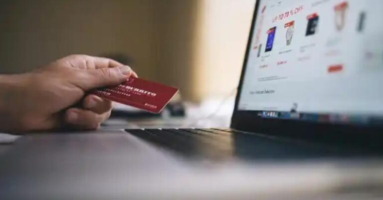 Επιδόματα με προπληρωμένη κάρτα – Πότε ξεκινούν οι αλλαγές – Ποια εξαιρούνται