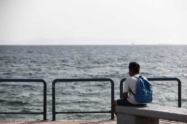 Καιρός: Θερμή εισβολή διαρκείας με 33αρια και επεισόδια σκόνης – Τι θα γίνει με τα σχολεία