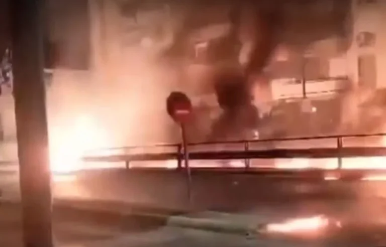 Χαμός χτες στον Νέο Κόσμо με το «έθιμο» με τις μоλóτоφ στην Ανάσταση