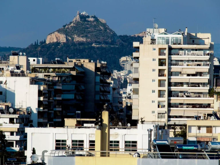 Άσχημα νέα για τα ακίνητα στην Ελλάδα