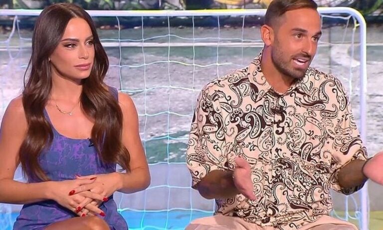 Θύμα διαδικτυακής απάτης η Μαρία Αντωνά: «Αρούλη ήσουν σε όλα πολύ μικρός»