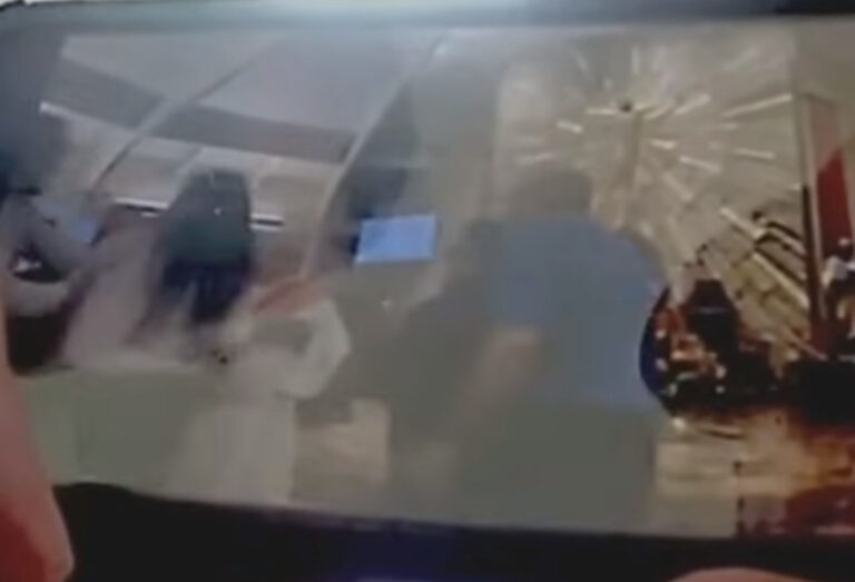 Γυναίκα ήθελε να κοινωνήσει και ο ιερέας την δάγκωσε